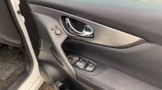 Nissan Qashqai 1.2 DiG-T N-Connecta 5dr Petrol Hatchback